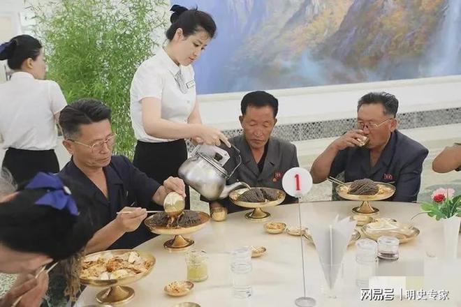 鲜人一天三顿都吃啥：玉米饭、泡菜、大酱汤