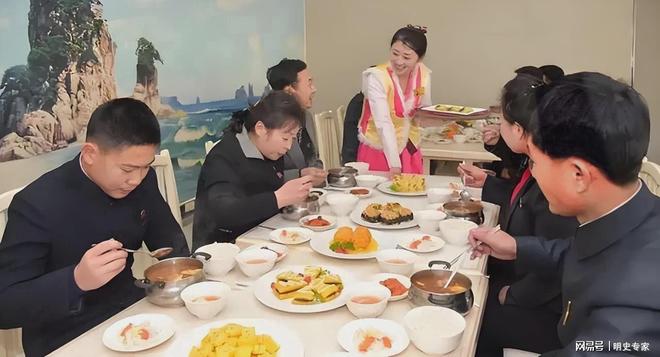 鲜人一天三顿都吃啥：玉米饭、泡菜、大酱汤j9九游会(中国)网站作为我们邻居普通朝(图5)